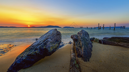 夕阳下的迷人海景图片