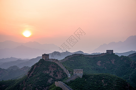 雄伟长城日落的长城背景