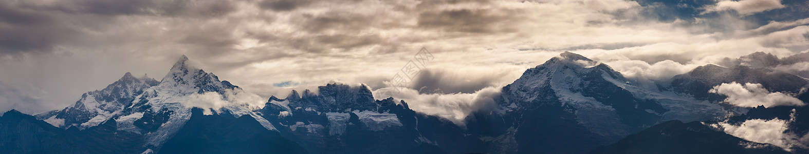 雪山风景梅里雪山三峰背景