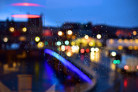 夜景窗户雨中的窗户背景