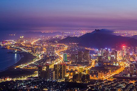 彩色云繁华的海边城市夜景背景