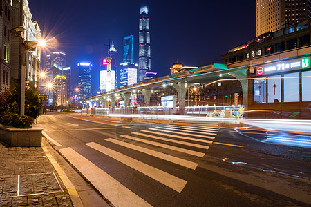 城市夜景外滩站车流背景图片