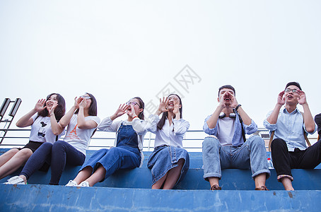 提书包男孩文艺青春大学生们举手呐喊背景