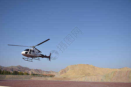 直升机蓝天七彩素材高清图片