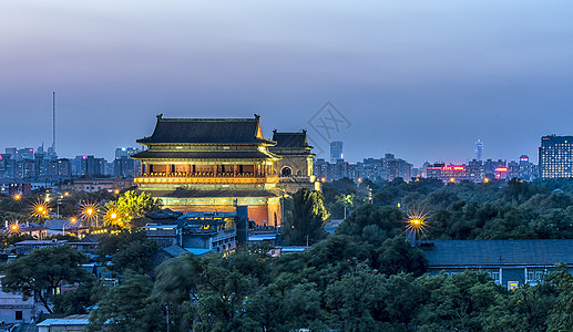 老北京胡同风景钟鼓楼雾霭背景