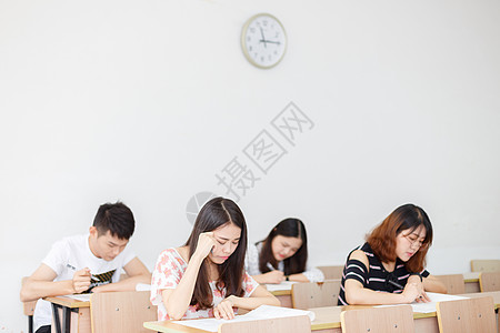 教室中的学生考试中的学生背景