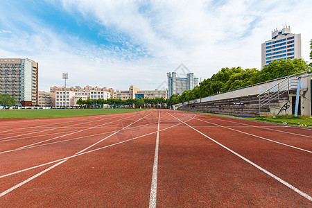 学校运动场和教学楼图片