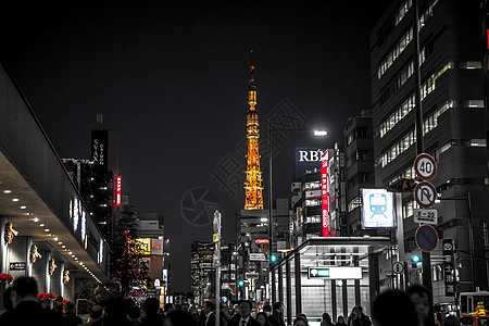 路城市东京铁塔背景