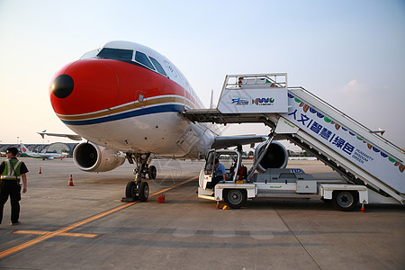 东方航空客机背景图片