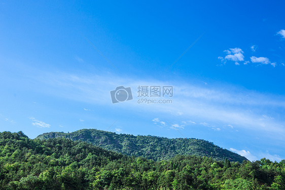 清新自然山蓝天白云背景图片