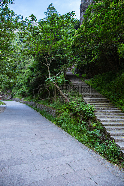 景区内清新自然山路和公路图片