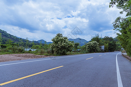 蓝天公路清新多云天气安静风景公路背景