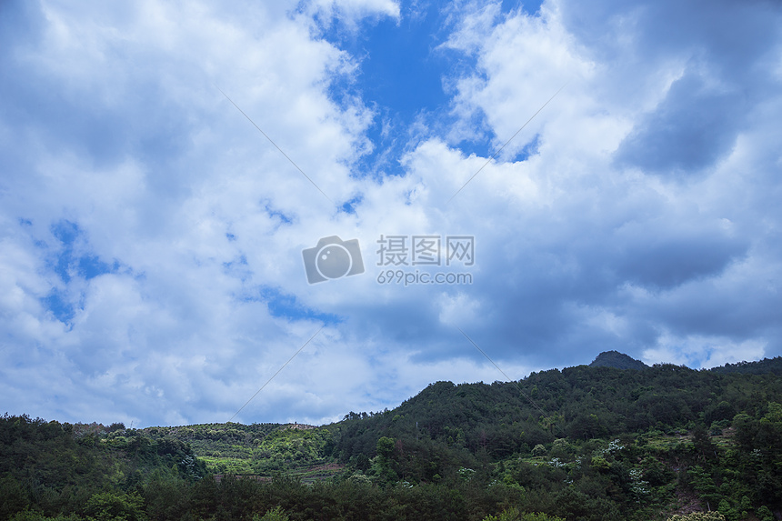 大气水库山脉蓝天白云风景图片