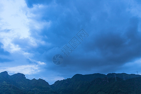 大气夜晚多云意境山脉风景图片