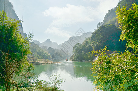 山水竹林蓝天背景