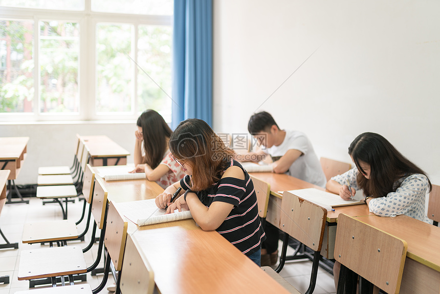 学校学习毕业考试图片