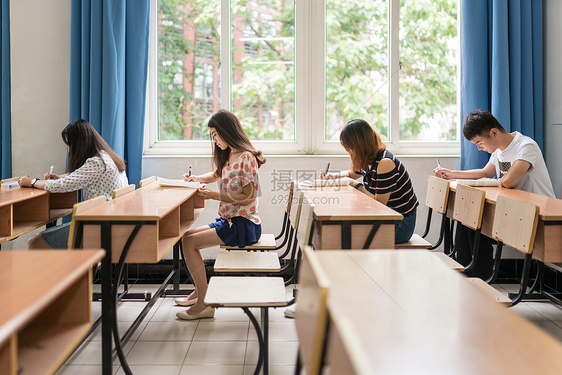 学校学习毕业考试图片