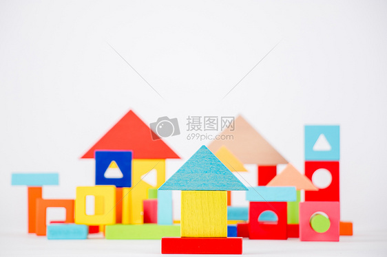 儿童积木彩色房子白底