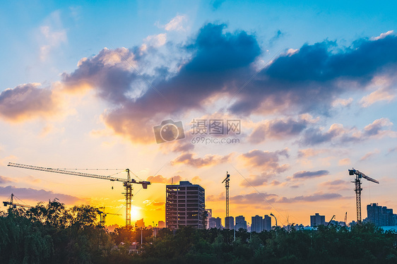 城市黄昏日落图片