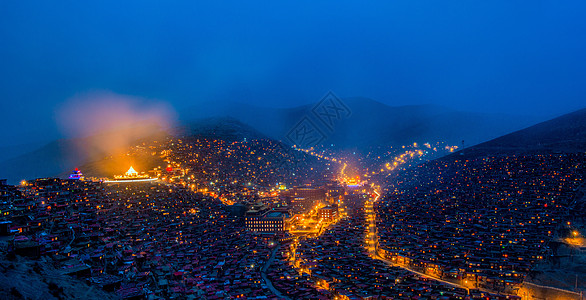 雪房屋色达夜景背景