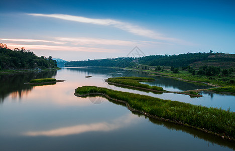 水塘风景静静的湖水背景