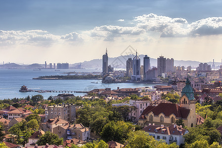 海边港口下午的老城区背景