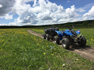 大草原越野摩托车背景图片