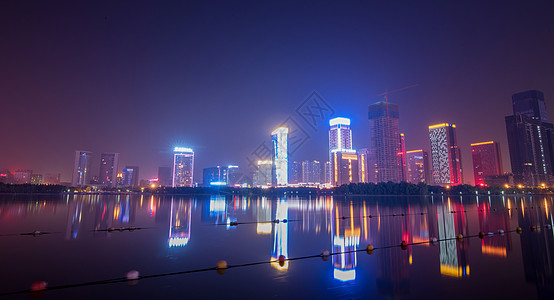 小区雾森天鹅湖夜景背景