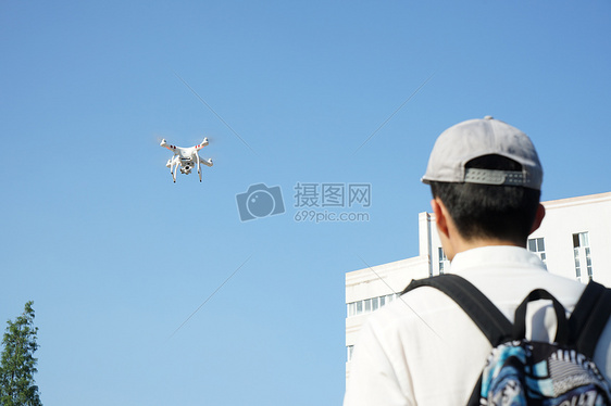 飞行器与操控者图片