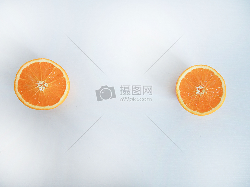 桌上的橙子图片