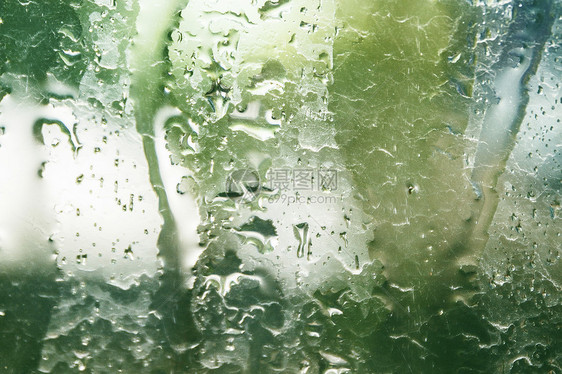 晴天小雨、雨滴、玻璃、天空背景图片