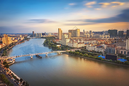 城市夜景建筑护城河高清图片