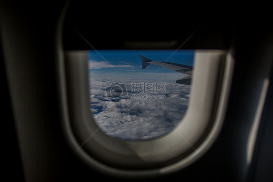 从飞机舷窗看天空图片