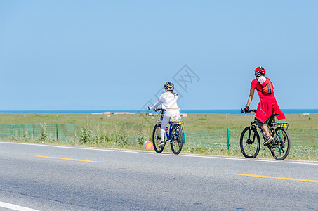 海边公路青海湖骑行背景