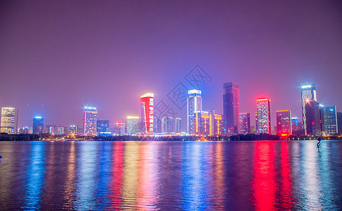 天鹅湖夜景与天空图片