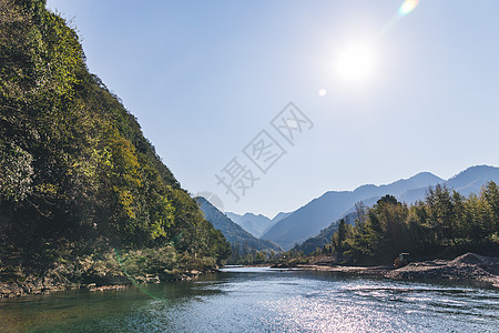 清澈溪水山间流水河流背景