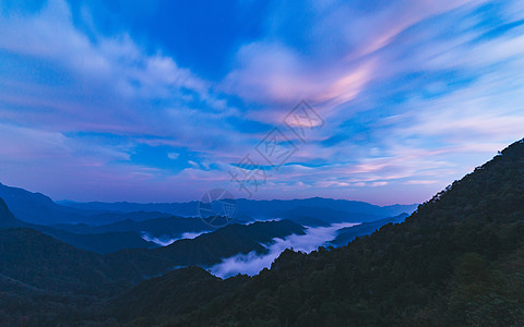 山脉日出日落图片