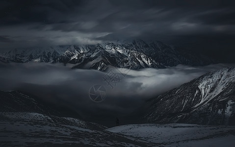 贡嘎雪山地平线宏伟高清图片