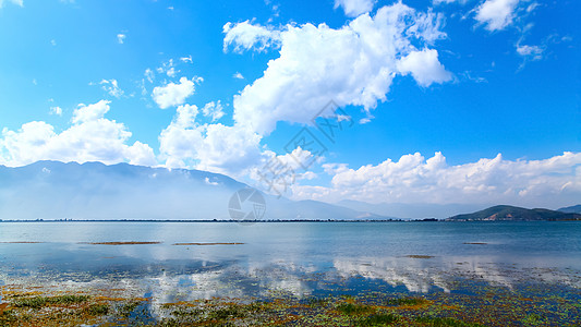 苍山洱海碧水蓝天白云之镜界背景