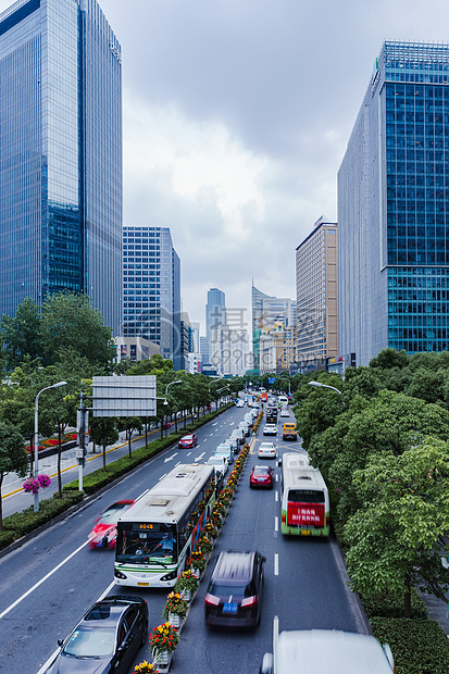 城市建筑马路车流图片