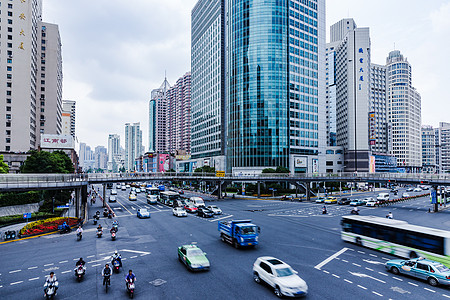 城市大楼和马路城市建筑马路车流背景