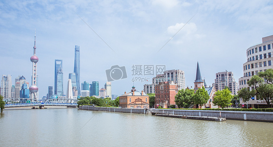 上海苏州河陆家嘴蓝天白云图片