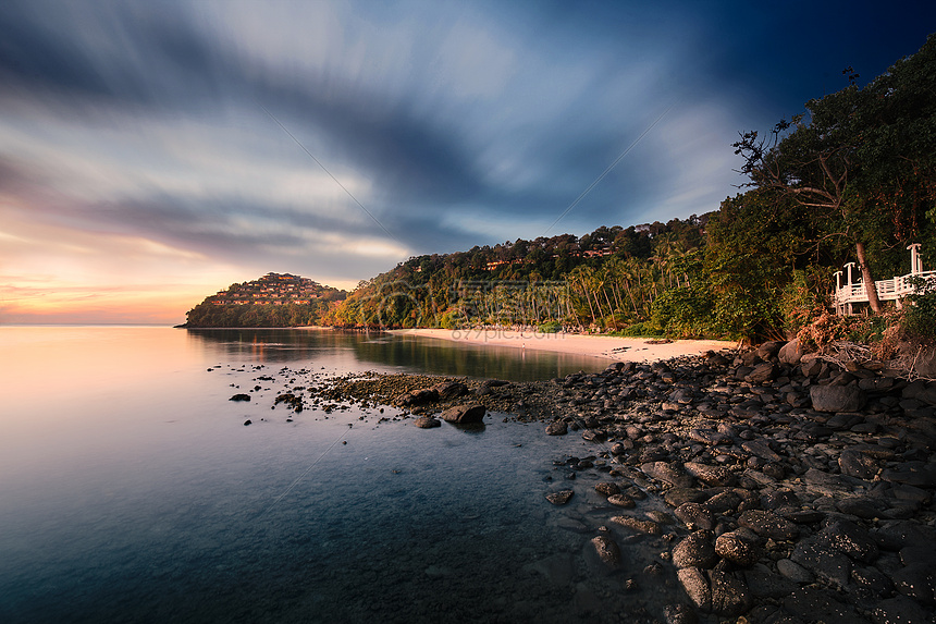 夕阳下的海岛风景图片