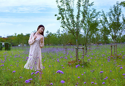 上海薰衣草园的美女写真高清图片