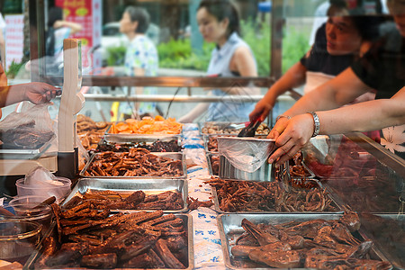 夏日特饮街边麻辣小吃背景