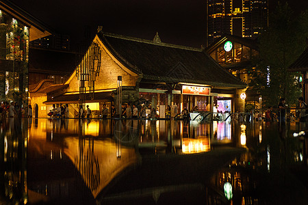 水池夜景夏日的成都太古里夜景背景