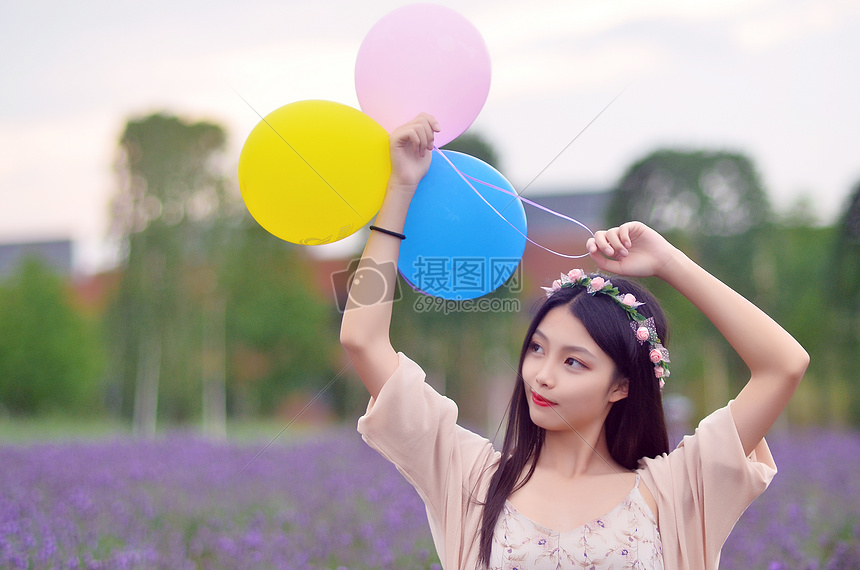 上海莫斯利安百草园拿气球的美女图片