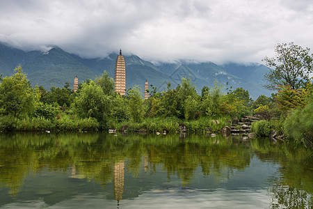 大理三塔倒影旅行高清图片素材