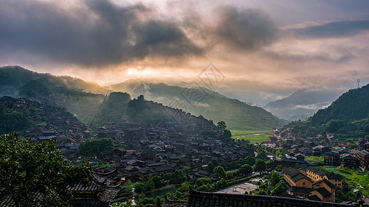 森林房子苗寨晨韵背景