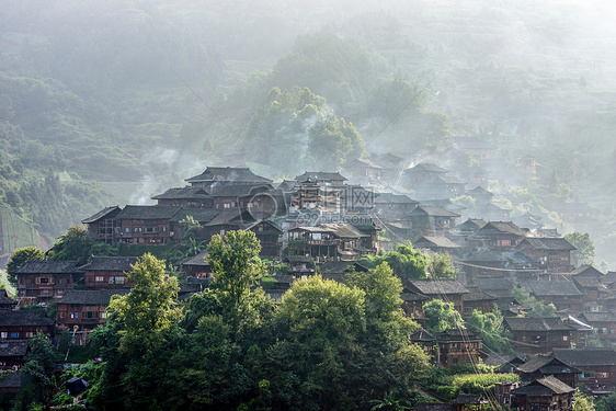 清晨的村寨图片